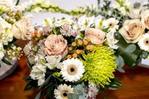 flower vase arrangements from Parksville Qualicum Beach flower delivery company petal and kettle florist